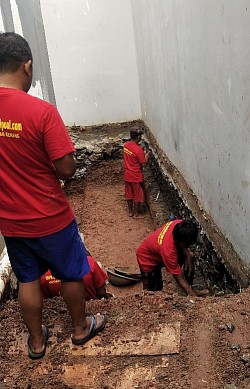 Kontraktor kolam renang