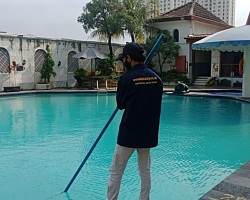 Jasa perawatan kolam renang