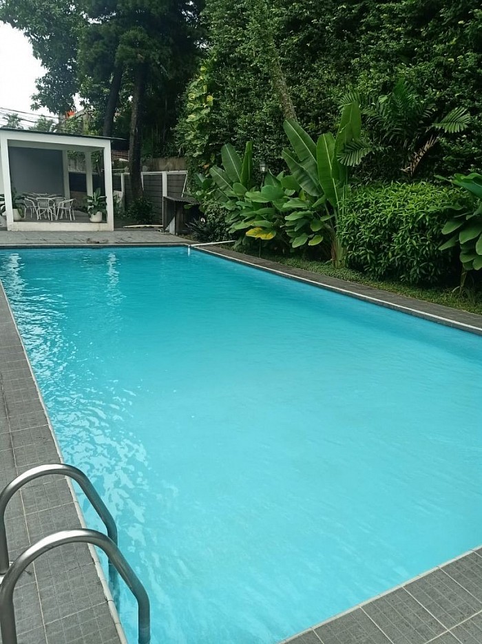 Kolam renang pribadi