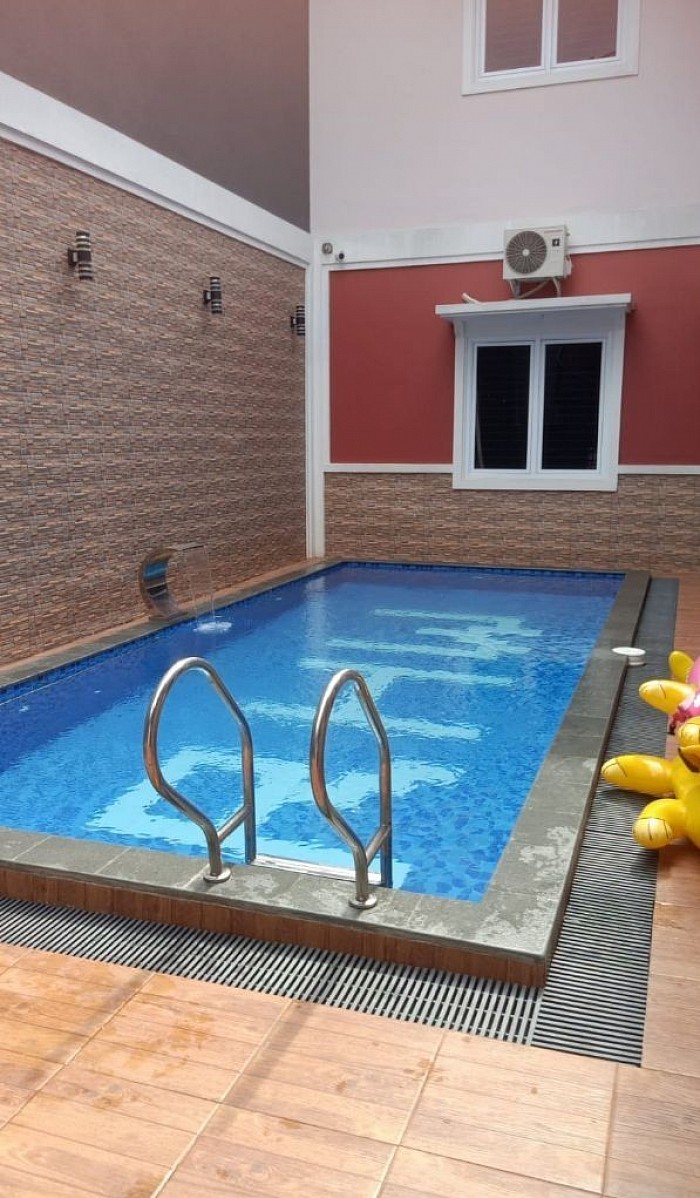 Kolam renang pribadi