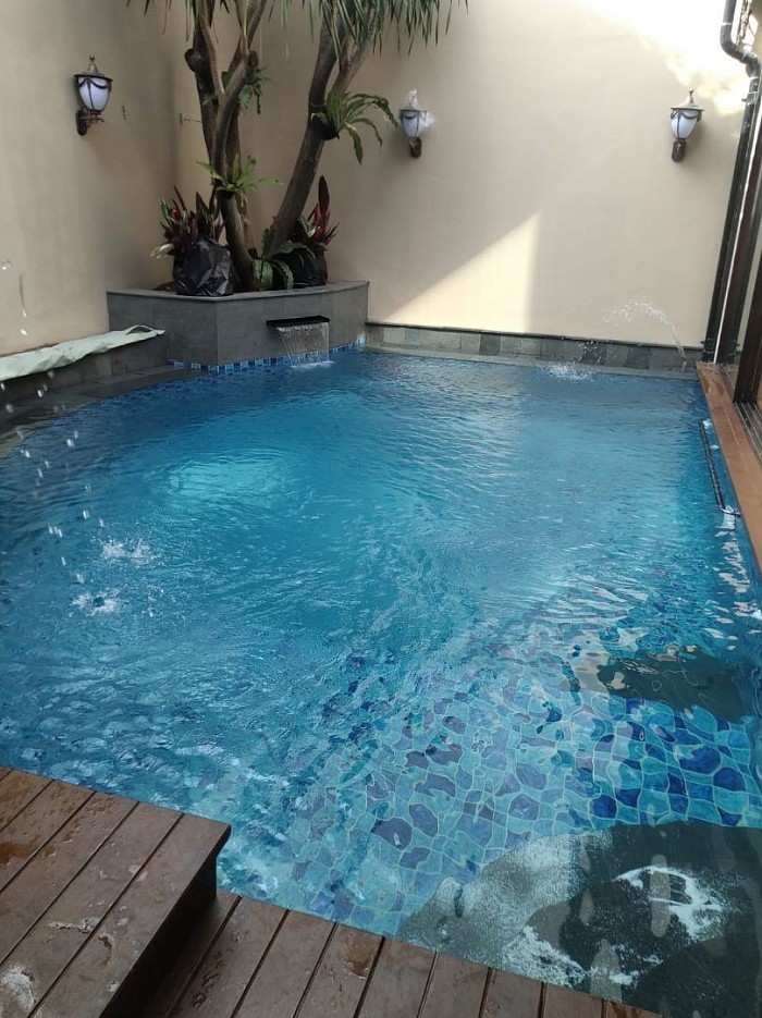Kolam renang pribadi