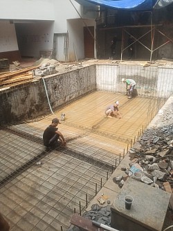 Pembuatan kolam renang dipondok indah