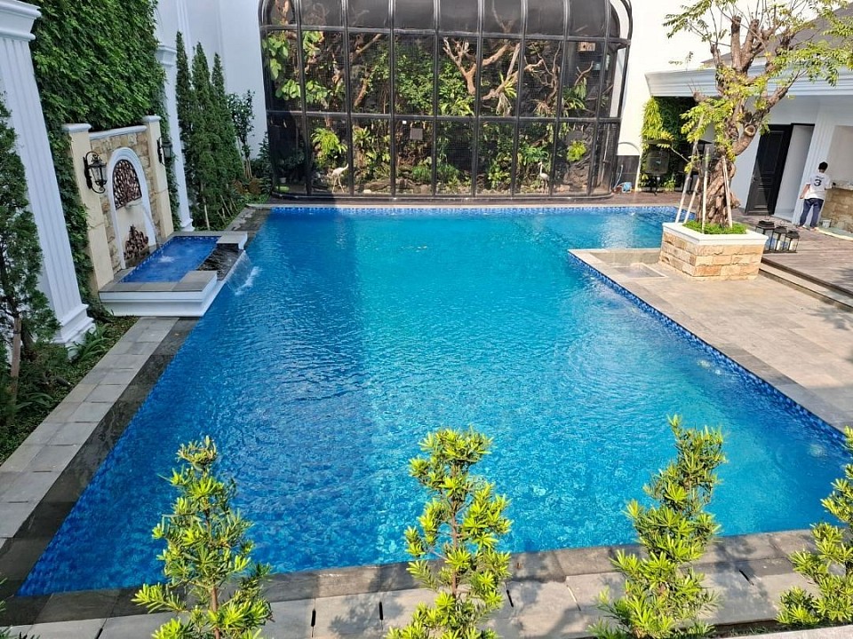 Kolam renang di margasatwa jaksel